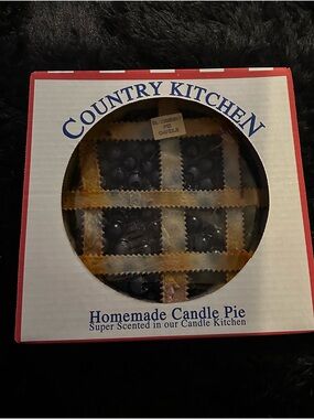 10” COUNTRY KITCHEN 4 WICK PIE CANDLES ( BLUEBERRY PIE )